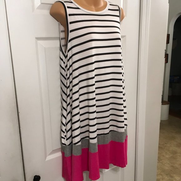 Bellamie Sleeveless Dress - Picture 3 of 5